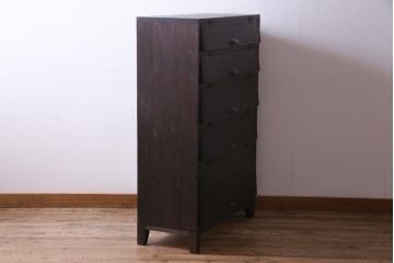 リメイク家具　前板ラワン材　パタパタ扉　濃い色合いが無骨な雰囲気を漂わせる脚付き収納棚(5段タイプ)(下駄箱、戸棚、キャビネット)