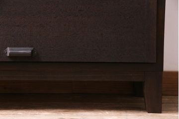 リメイク家具　前板ラワン材　パタパタ扉　濃い色合いが無骨な雰囲気を漂わせる脚付き収納棚(5段タイプ)(下駄箱、戸棚、キャビネット)