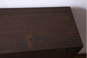 リメイク家具　前板ラワン材　パタパタ扉　丸い取っ手が愛らしい鉄脚付き収納棚(5段タイプ)(下駄箱、戸棚、キャビネット)