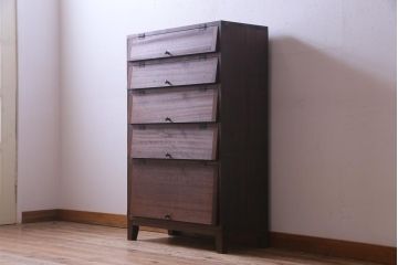 リメイク家具　前板ラワン材　パタパタ扉　丸い取っ手が愛らしい脚付き収納棚(5段タイプ)(下駄箱、戸棚、キャビネット)