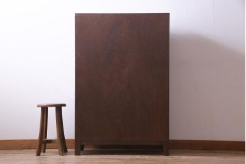 リメイク家具　前板ラワン材　パタパタ扉　丸い取っ手が愛らしい脚付き収納棚(5段タイプ)(下駄箱、戸棚、キャビネット)