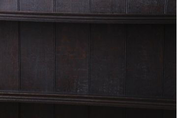 アンティーク家具　イギリスアンティーク　オーク材　彫刻と曲線の意匠がおしゃれなウォールラック(壁掛け飾り棚)