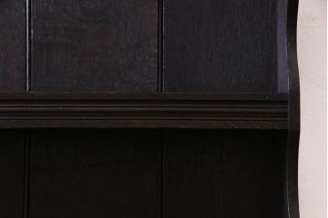 アンティーク家具　イギリスアンティーク　オーク材　彫刻と曲線の意匠がおしゃれなウォールラック(壁掛け飾り棚)