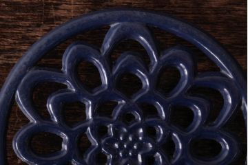 アンティーク雑貨　イギリスビンテージ　花モチーフが可愛らしいホーロー製のトリベット(鍋敷き)