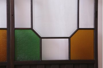 和製アンティーク　大正期　当時もの色ガラス入り!　レトロな色合いのガラス戸(引き戸、建具)2枚セット