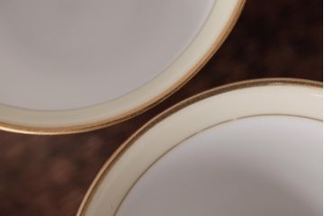 ノリタケ(Noritake、則武、日陶)　マルキ印　エレガントなデザインが魅力のカップ&ソーサー2客セット