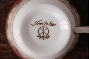 ノリタケ(Noritake、則武、日陶)　マルキ印　エレガントなデザインが魅力のカップ&ソーサー2客セット