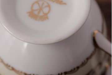 ノリタケ(Noritake、則武、日陶)　マルキ印　エレガントなデザインが魅力のカップ&ソーサー2客セット