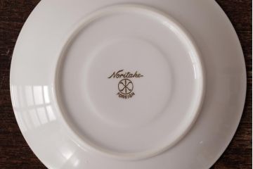 ノリタケ(Noritake、則武、日陶)　マルキ印　エレガントなデザインが魅力のカップ&ソーサー2客セット