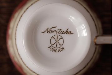 ノリタケ(Noritake、則武、日陶)　マルキ印　エレガントなデザインが魅力のカップ&ソーサー2客セット(2)