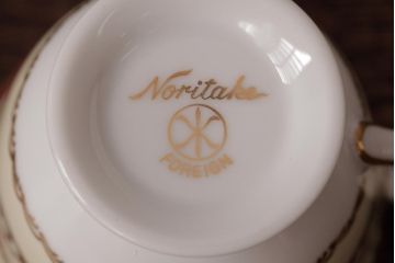 ノリタケ(Noritake、則武、日陶)　マルキ印　エレガントなデザインが魅力のカップ&ソーサー2客セット(2)