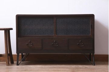 レトロ家具　昭和中期　桐材　鉄脚　ダイヤガラスがレトロな雰囲気を漂わせる箪笥ローボード(収納棚)