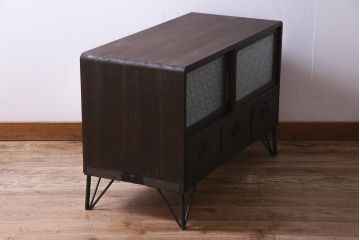 レトロ家具　昭和中期　桐材　鉄脚　ダイヤガラスがレトロな雰囲気を漂わせる箪笥ローボード(収納棚)