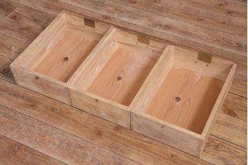 レトロ家具　昭和中期　桐材　鉄脚　ダイヤガラスがレトロな雰囲気を漂わせる箪笥ローボード(収納棚)