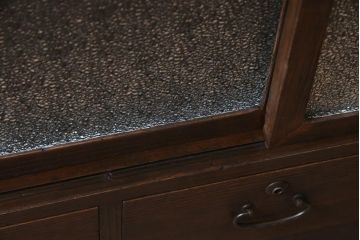 レトロ家具　昭和中期　桐材　鉄脚　ダイヤガラスがレトロな雰囲気を漂わせる箪笥ローボード(収納棚)