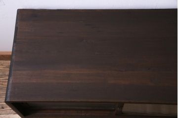 アンティーク家具　昭和中期　桐材　脚付き　モールガラスと銀色の引手がモダンな箪笥ローボード(収納棚)