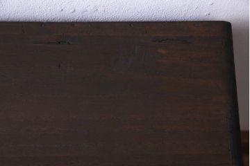 アンティーク家具　昭和中期　桐材　脚付き　モールガラスと銀色の引手がモダンな箪笥ローボード(収納棚)