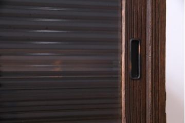 アンティーク家具　昭和中期　桐材　脚付き　モールガラスと銀色の引手がモダンな箪笥ローボード(収納棚)