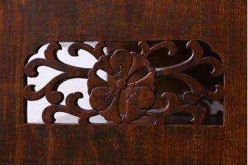 和製アンティーク　桑材・桐材　品のある佇まいが魅力的な指物家具の飾り棚(収納棚、戸棚、桐箪笥、桐たんす)