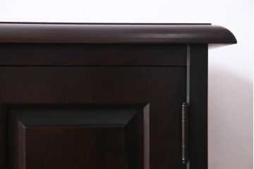 中古　北海道民芸家具　#138　落ち着いた色味のクラシカルなサイドボード(収納棚、戸棚)
