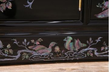 民芸家具　高級品　孔雀　華やかな螺鈿細工が存在感を放つ飾り棚(定価約90万円)(収納棚、茶棚)