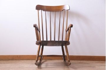 ヴィンテージ家具　ビンテージ　やすらぎの空間づくりにぴったりなロッキングチェア(アームチェア)