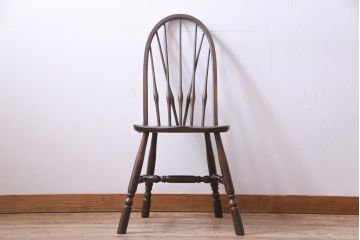 ヴィンテージ家具　イギリスビンテージ　なめらかな木肌と濃い色味が魅力のダイニングチェア(ウィンザーチェア、板座チェア、ウインザーチェア)