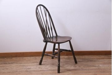 ヴィンテージ家具　イギリスビンテージ　なめらかな木肌と濃い色味が魅力のダイニングチェア(ウィンザーチェア、板座チェア、ウインザーチェア)