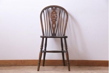 ヴィンテージ家具　イギリスビンテージ　背もたれの透かし彫りがお洒落なホイールバックチェア(板座チェア、ダイニングチェア)