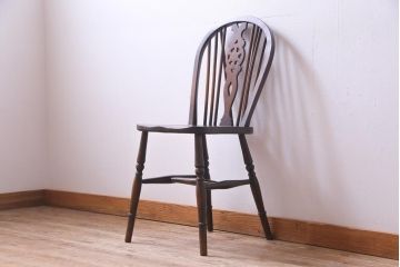 ヴィンテージ家具　イギリスビンテージ　背もたれの透かし彫りがお洒落なホイールバックチェア(板座チェア、ダイニングチェア)