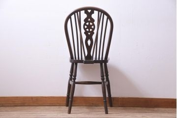 ヴィンテージ家具　イギリスビンテージ　背もたれの透かし彫りがお洒落なホイールバックチェア(板座チェア、ダイニングチェア)