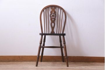 ヴィンテージ家具　イギリスビンテージ　背もたれの透かし彫りがお洒落なホイールバックチェア(板座チェア、ダイニングチェア)(1)