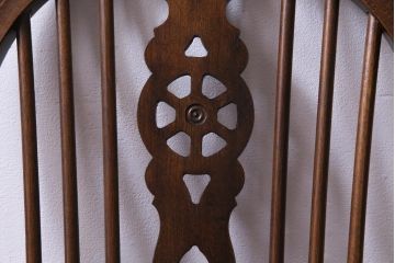ヴィンテージ家具　イギリスビンテージ　背もたれの透かし彫りがお洒落なホイールバックチェア(板座チェア、ダイニングチェア)(1)
