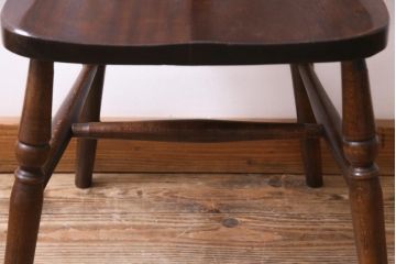 ヴィンテージ家具　イギリスビンテージ　背もたれの透かし彫りがお洒落なホイールバックチェア(板座チェア、ダイニングチェア)(1)