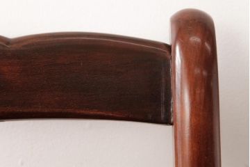 中古　九州民芸家具　赤みがかった色合いと艶が美しいダイニングチェア(板座チェア、ワークチェア)(1)