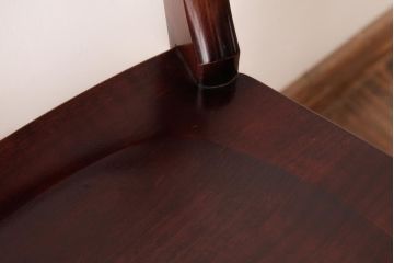 中古　九州民芸家具　赤みがかった色合いと艶が美しいダイニングチェア(板座チェア、ワークチェア)(1)