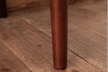 中古　九州民芸家具　赤みがかった色合いと艶が美しいダイニングチェア(板座チェア、ワークチェア)(1)