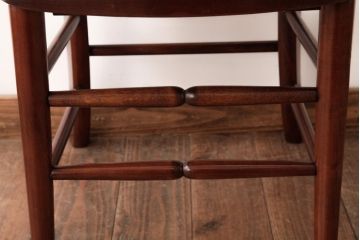 中古　九州民芸家具　赤みがかった色合いと艶が美しいダイニングチェア(板座チェア、ワークチェア)(1)