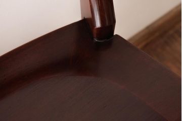 中古　九州民芸家具　赤みがかった色合いと艶が美しいダイニングチェア(板座チェア、ワークチェア)(2)