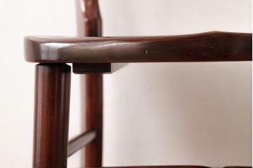 中古　九州民芸家具　赤みがかった色合いと艶が美しいダイニングチェア(板座チェア、ワークチェア)(2)