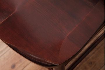 中古　九州民芸家具　赤みがかった色合いと艶が美しいダイニングチェア(板座チェア、ワークチェア)(3)