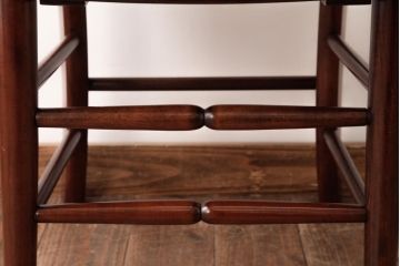 中古　九州民芸家具　赤みがかった色合いと艶が美しいダイニングチェア(板座チェア、ワークチェア)(3)