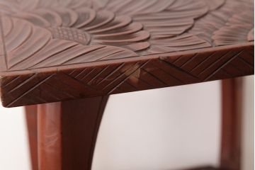 アンティーク雑貨　中古　伝統工芸　日光彫り　大胆な花の彫りが魅力的な飾り棚(花台)(1)