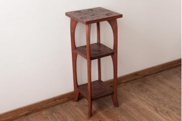 アンティーク雑貨　中古　伝統工芸　日光彫り　大胆な花の彫りが魅力的な飾り棚(花台)(1)