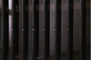ラフジュ工房オリジナル　リメイク　アンティークの古い建具が味わい深いローボード(ガラス戸棚、収納棚)