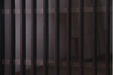 ラフジュ工房オリジナル　建具欅材　アンティークの古い建具を使ったリメイクサイドボード(ガラス戸棚、収納棚)