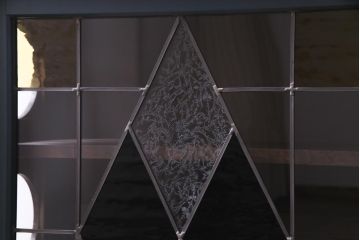 ラフジュ工房オリジナル　古建具リメイク　結霜ガラス　ステンドグラスがノスタルジックな雰囲気漂う戸棚(収納棚、サイドボード)