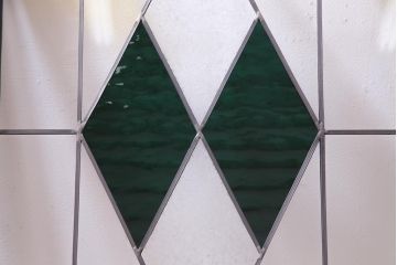 ラフジュ工房オリジナル　古建具リメイク　結霜ガラス　ステンドグラスがノスタルジックな雰囲気漂う戸棚(収納棚、サイドボード)