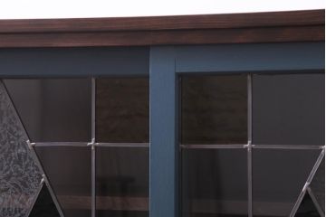 ラフジュ工房オリジナル　古建具リメイク　結霜ガラス　ステンドグラスがノスタルジックな雰囲気漂う戸棚(収納棚、サイドボード)