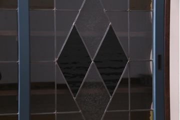 ラフジュ工房オリジナル　古建具リメイク　結霜ガラス　ステンドグラスがノスタルジックな雰囲気漂う戸棚(収納棚、サイドボード)